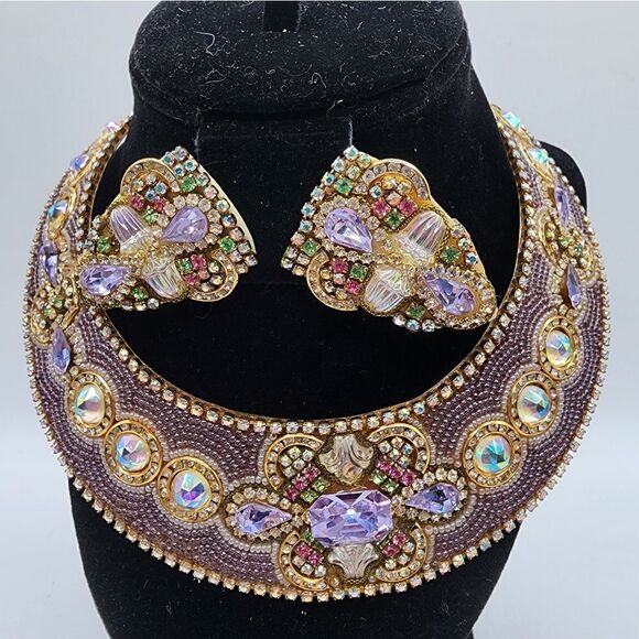 VINTAGE M&J HANSEN LAVENDER GLASS ALEXANDRITE RHINESTONE NECKLACE & EARRING SET - Picture 2 of 12